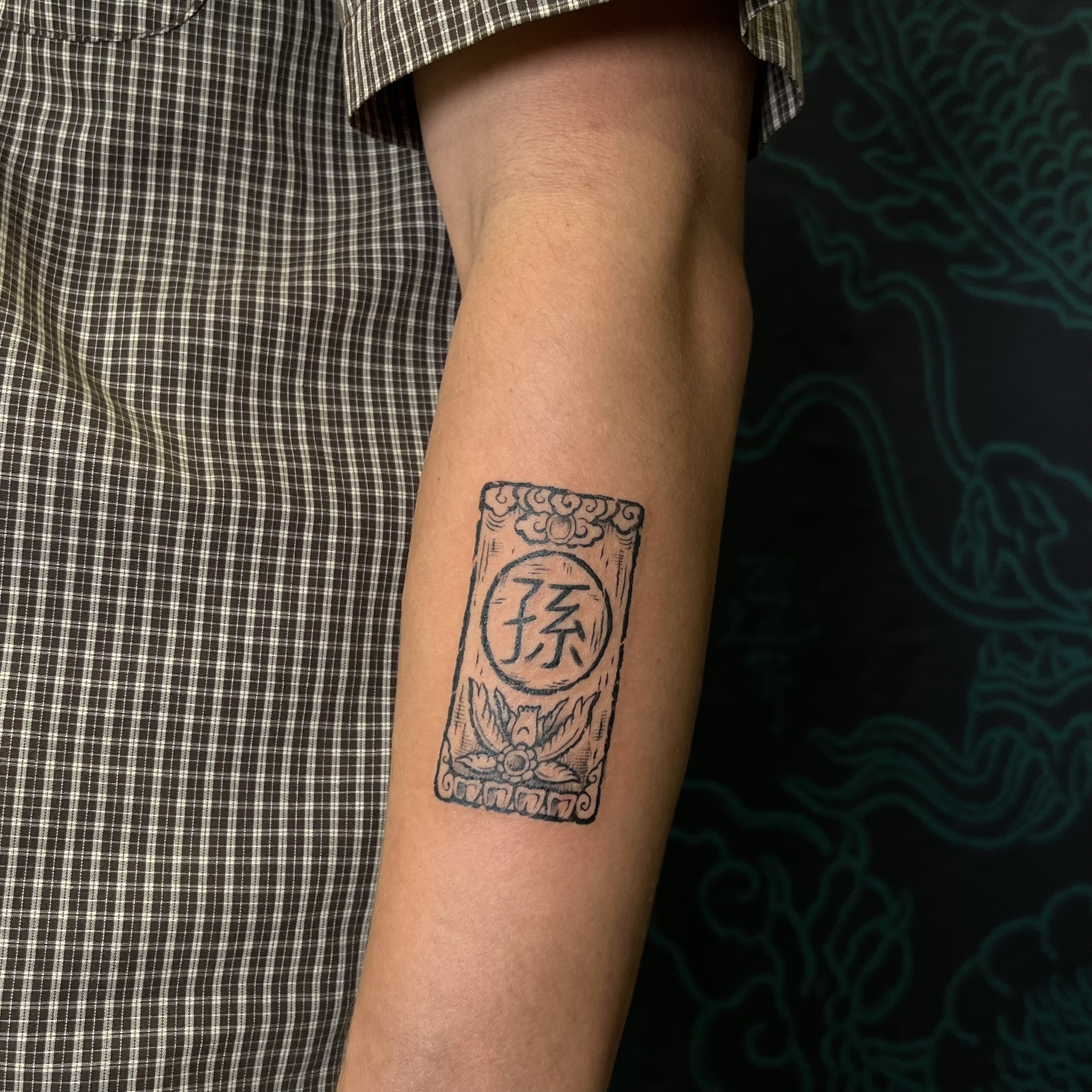 Hình xăm tay : Những mẫu thiết kế đẹp cho 2025